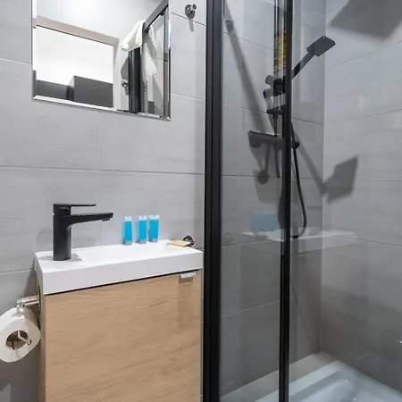 Krzywa By Bookinghost *