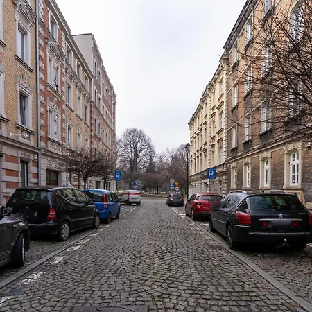 Krzywa By Bookinghost