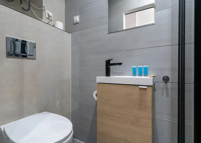 Krzywa By Bookinghost *