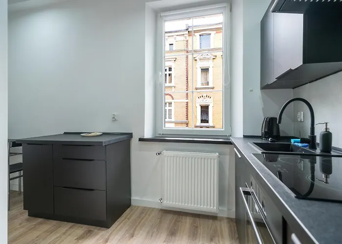 Krzywa By Bookinghost *